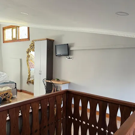 דירה Perahomes Attic