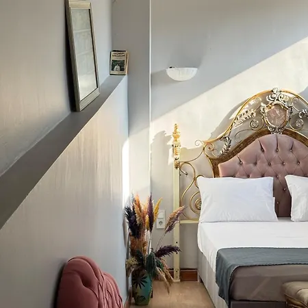 Perahomes Attic Apartment